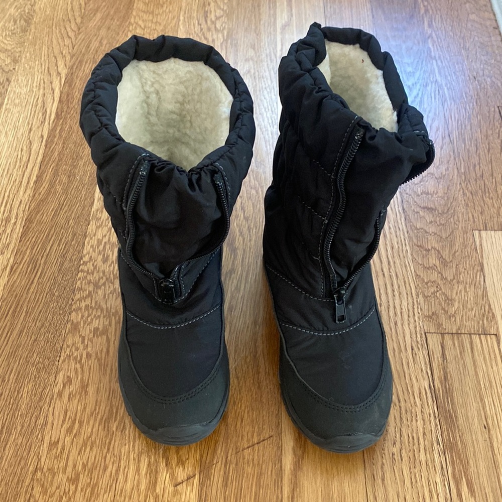 Nepall brand kids black waterproof snow/after ski boot size 12 barely worn